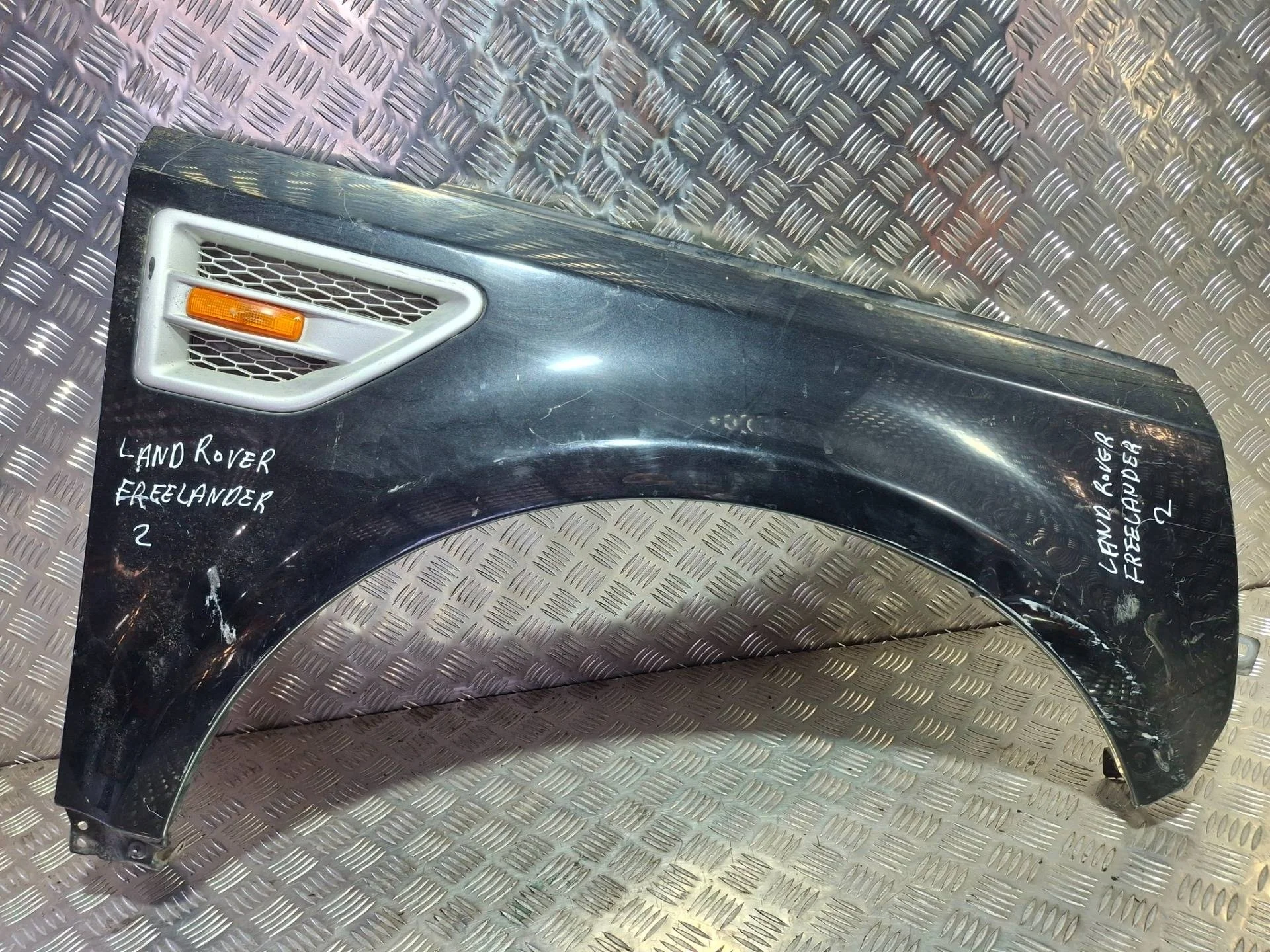 крыло правое Land Rover Freelander 2   черный