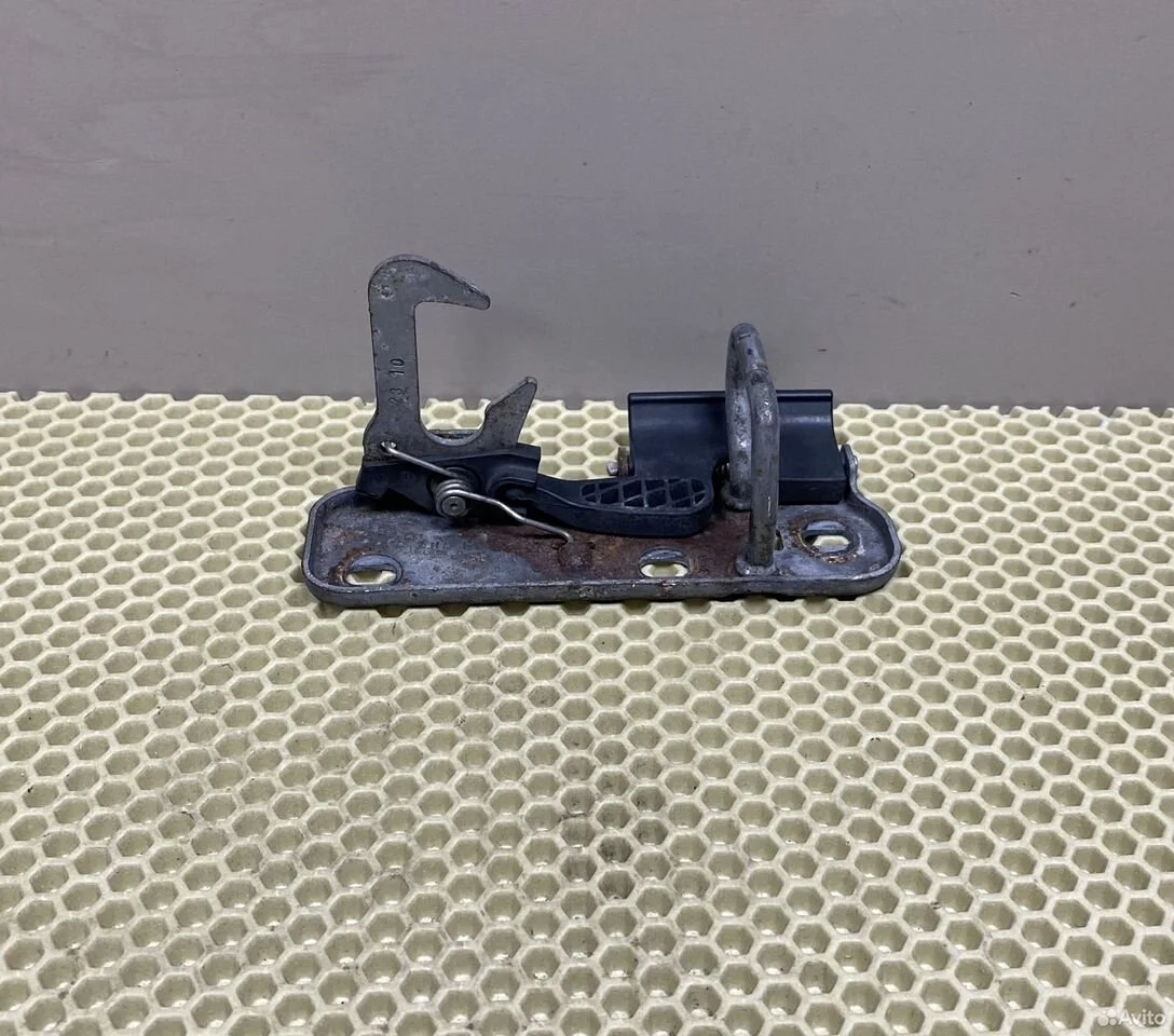 Замок капота vw tiguan 5n 1k0823480