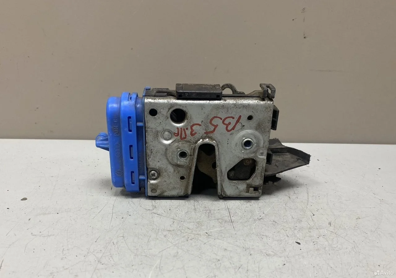 Замок задней правой двери audi a4 b5 8d