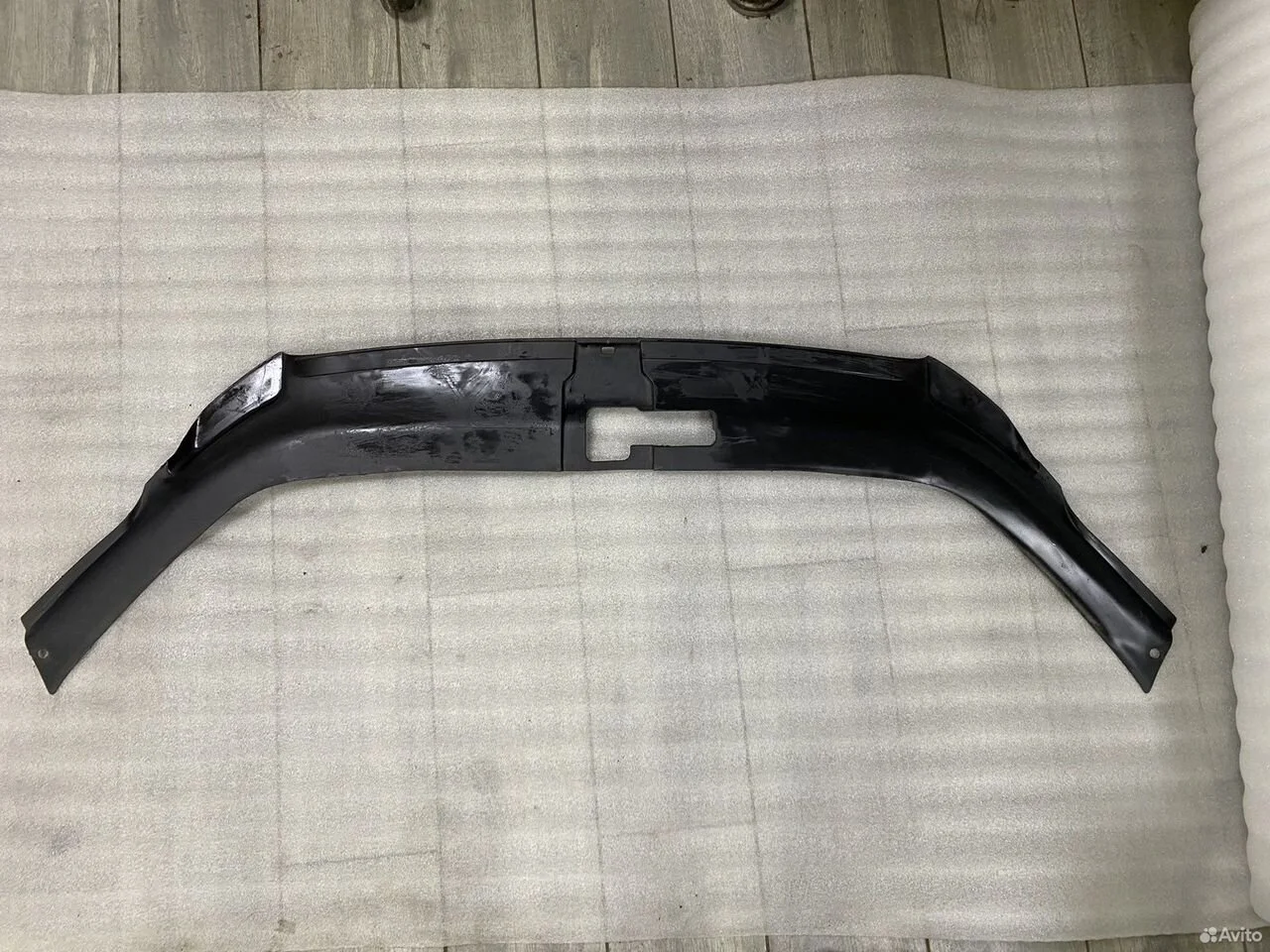 Накладка радиатора верхняя audi q7 4l