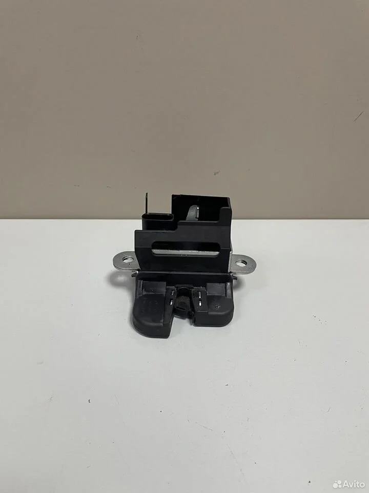 Замок багажника volkswagen golf 5