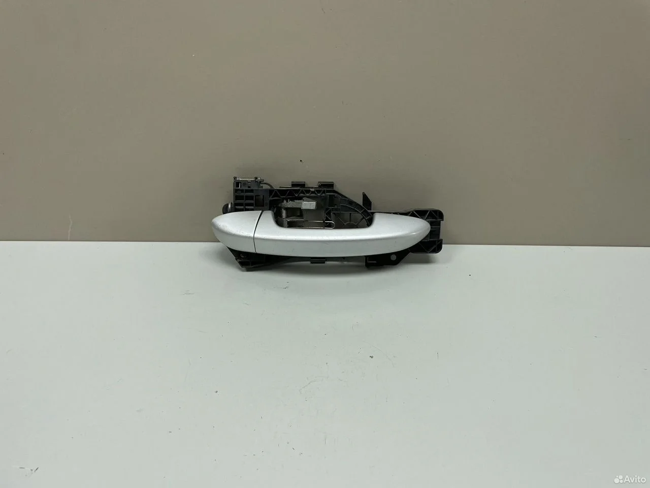 Кронштейн ручки двери правой фольксваген пассат б6