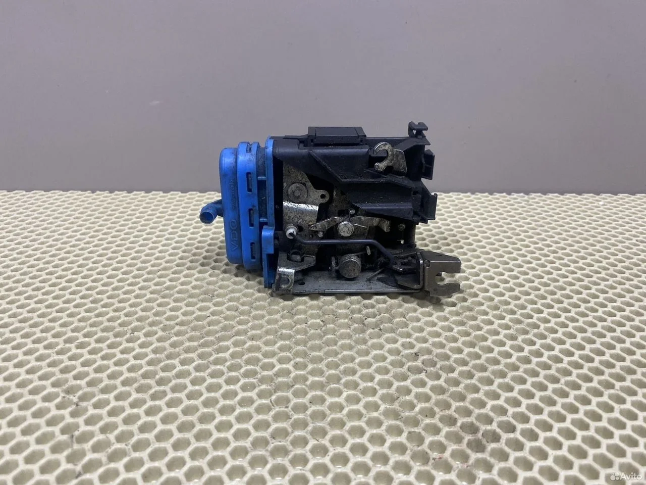 Задний левый замок audi a4 b5 8d 8d0839015a