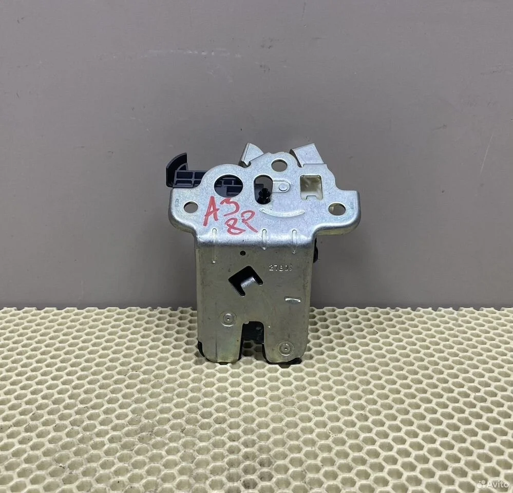 Замок двери багажника audi a3 8p 8k9827505