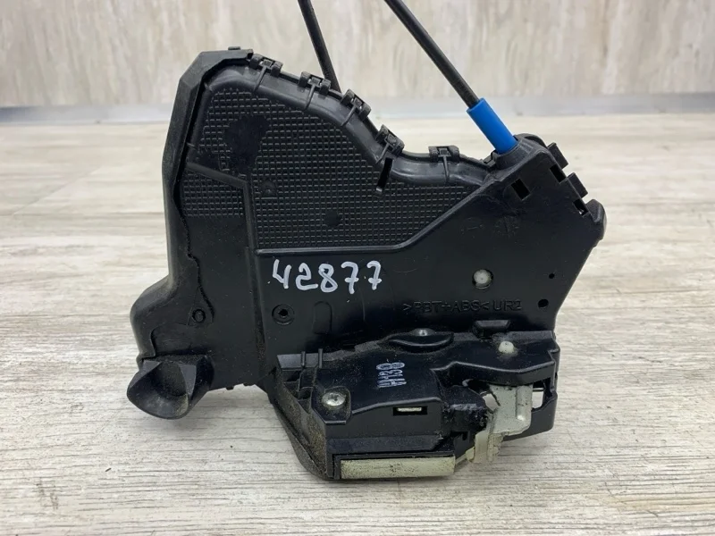 Замок двери TOYOTA AURIS 2009 6903002220 ХЭТЧБЕК 1NR-FE, передний правый