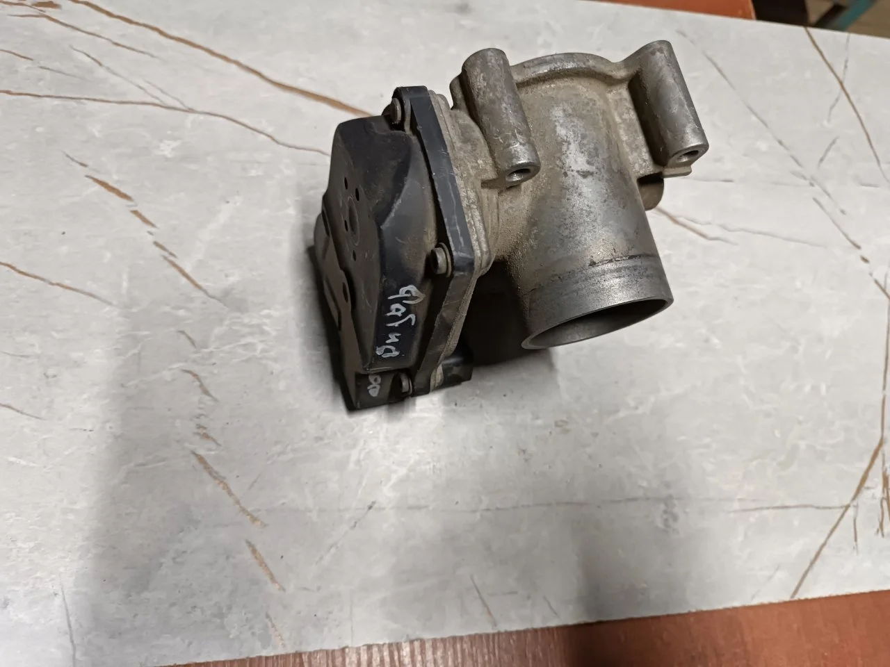 Дроссельная заслонка Skoda Fabia 2016 03C133062B