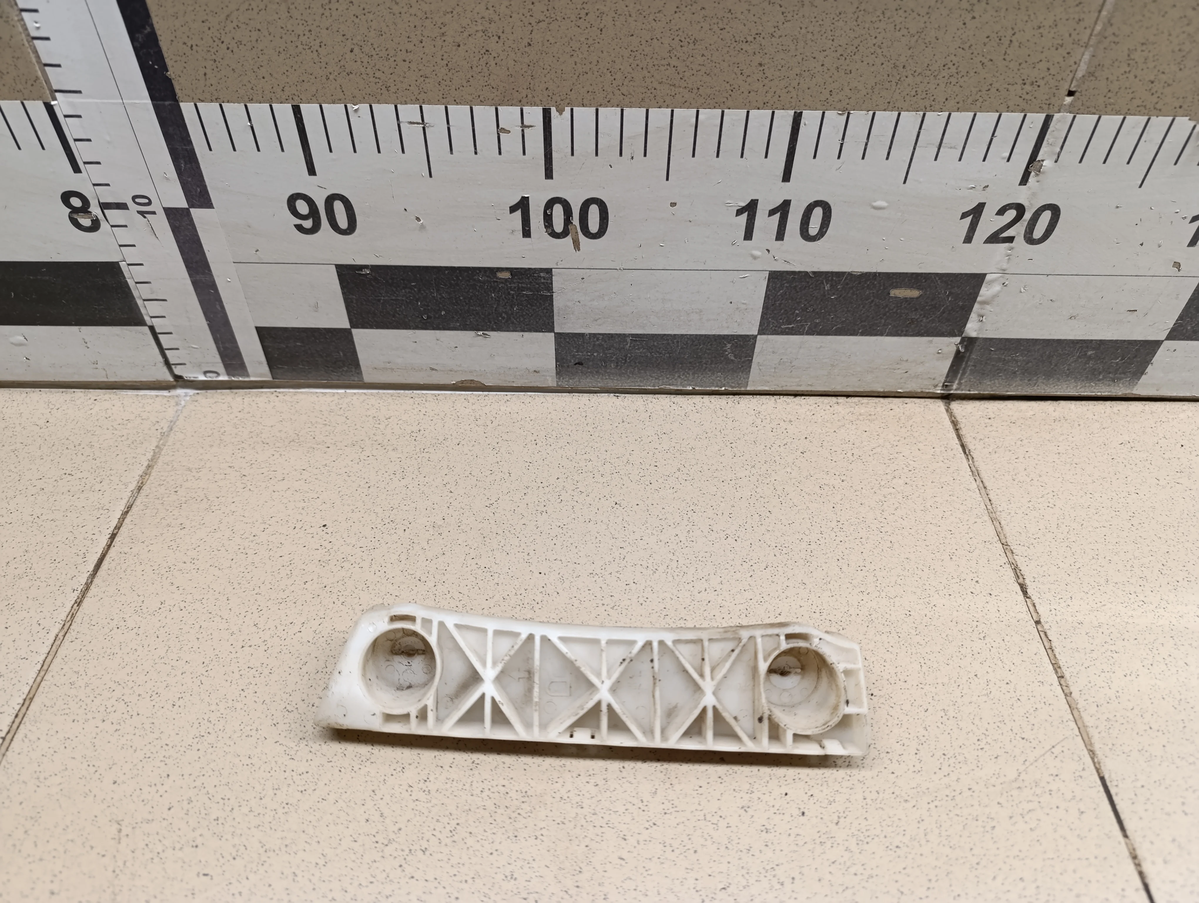 Кронштейн переднего бампера правый Almera (G15) 2013>