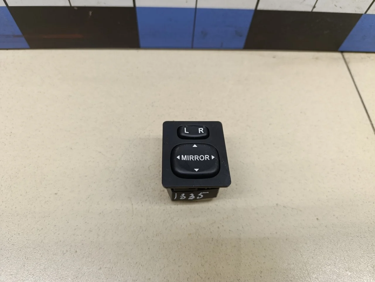 Переключатель регулировки зеркала Yaris 2005-2011