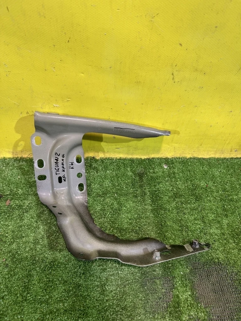 Кронштейн крепления крыла  Volkswagen  Tiguan Mk2 2016 5NA821136B 42352