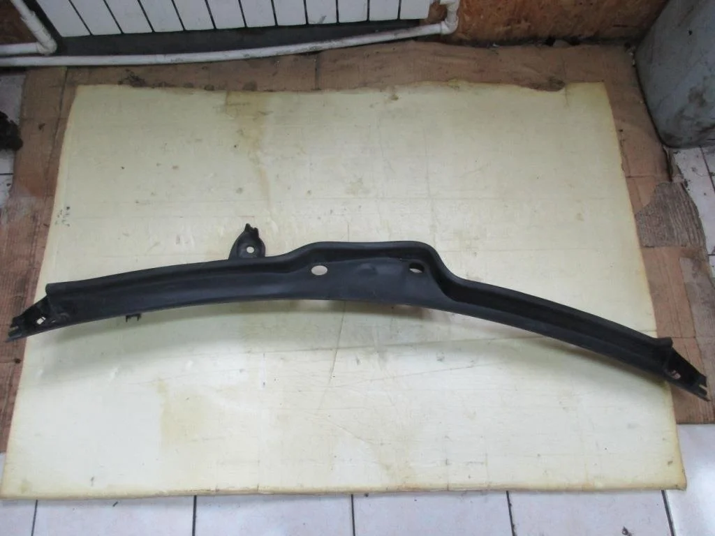 Жабо Mercedes-Benz