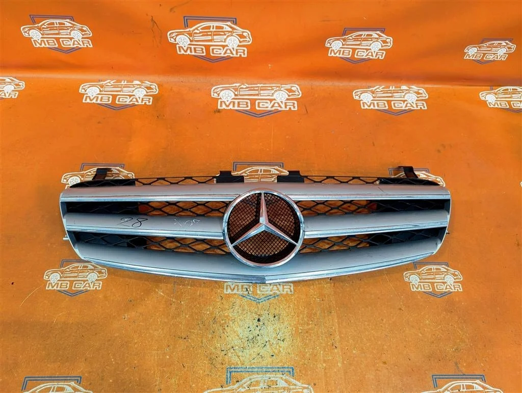 Решетка радиатора Mercedes-Benz