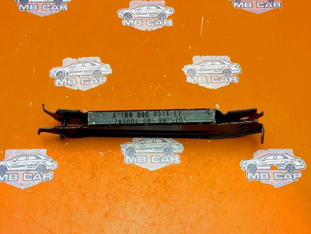 Кронштейн крепления бампера Mercedes-Benz