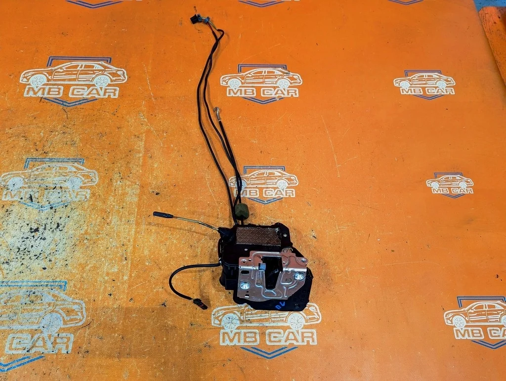 Замок двери передней левой Mercedes-Benz