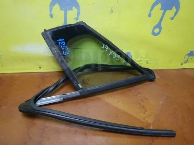 Стекло двери (форточка) Peugeot 308 I (2007—2011)