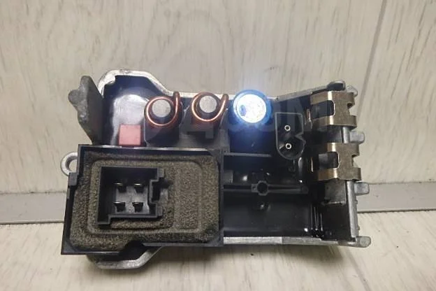 Резистор отопителя Mercedes-Benz C-класс W203/S203/CL203 (2000—2004)