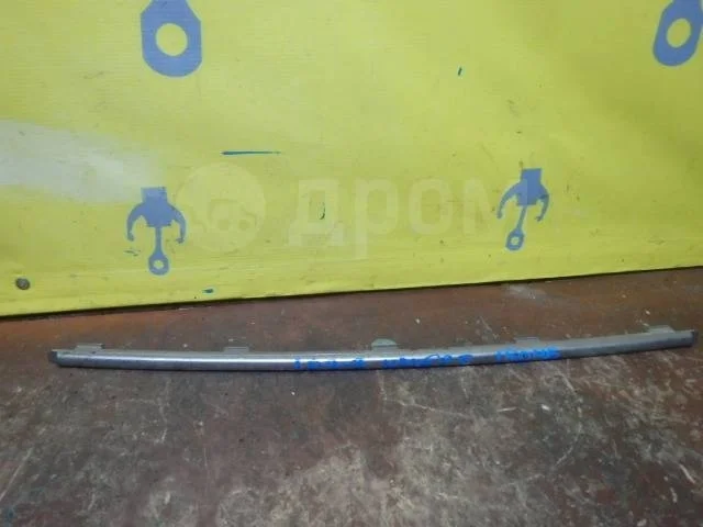 Накладка переднего бампера центральная Renault Laguna III (2007—2012)