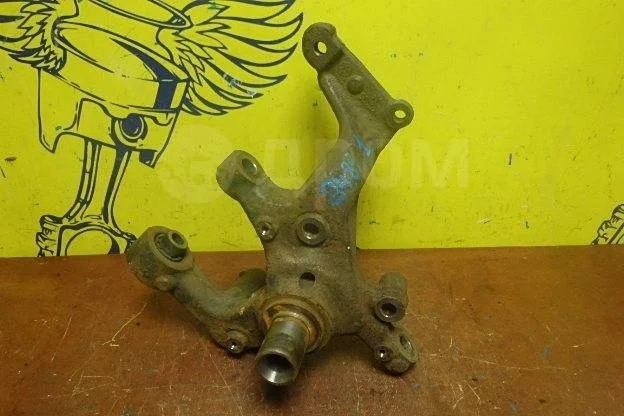 Кулак задний левый Volkswagen Jetta V (2005—2011)