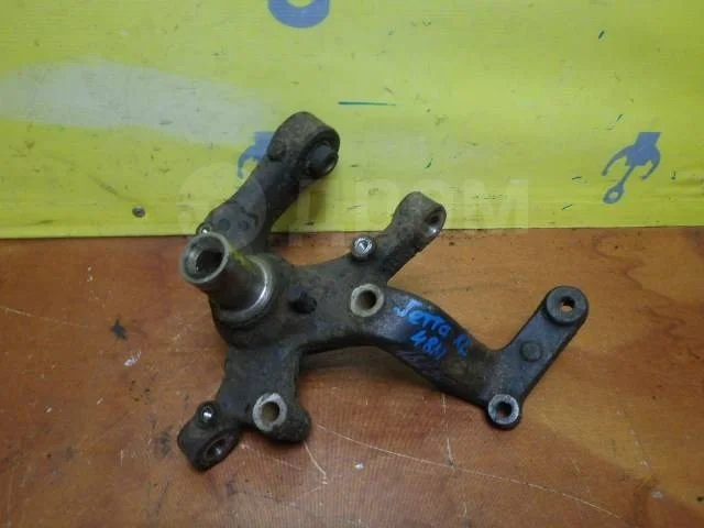 Кулак задний левый Skoda Octavia II (2004—2009)