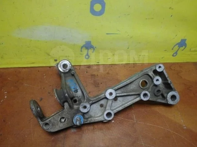 Кронштейн переднего рычага Volkswagen Jetta V (2005—2011)