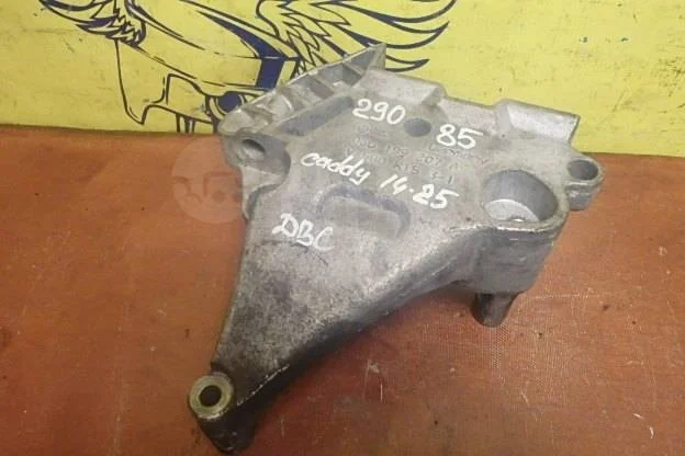 Кронштейн опоры двигателя Audi A3 8P рестайлинг (2004—2008)