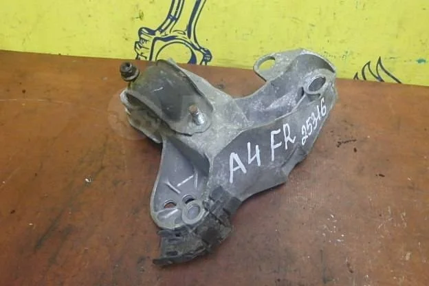Кронштейн опоры двигателя Audi A4 B7 (2004—2009)