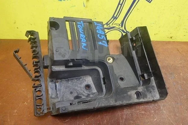 Кронштейн блока предохранителей Volkswagen Touran I рестайлинг 2 (2010—2015)