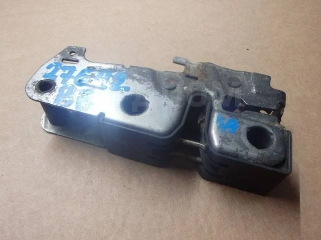 Замок капота Volkswagen Passat B6 (2005—2010)