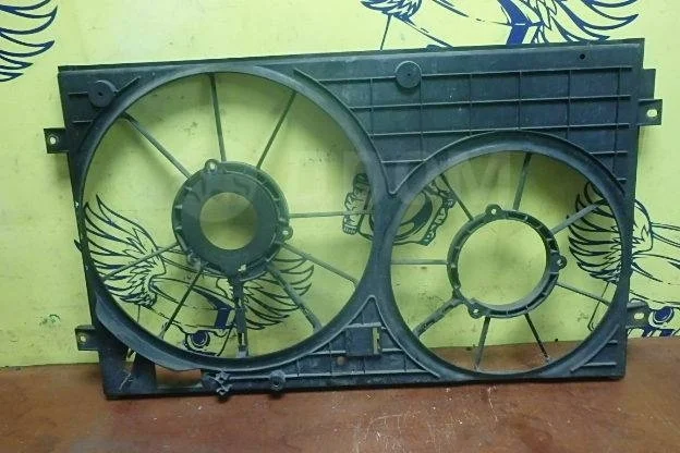 Диффузор вентилятора Volkswagen Caddy III (2004—2010)