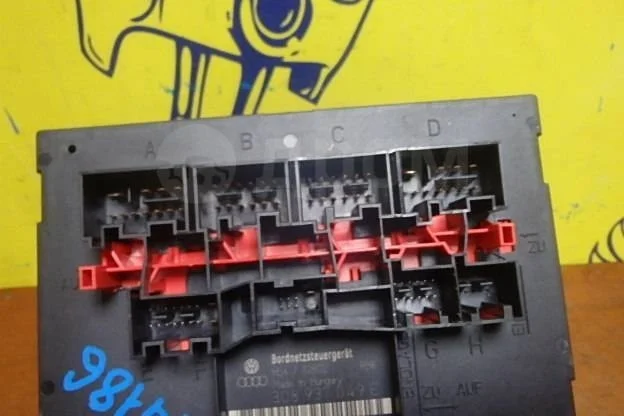 Блок управления бортовой сети Volkswagen Passat B6 (2005—2010)