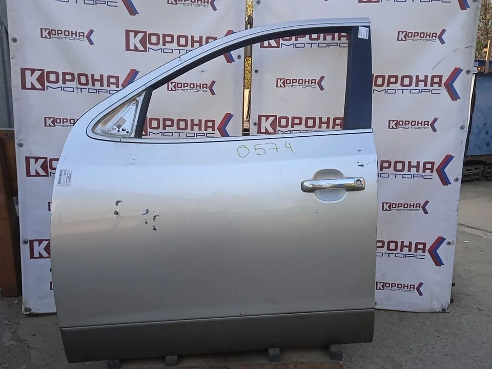 Дверь передняя левая Б/У глубокие потертости