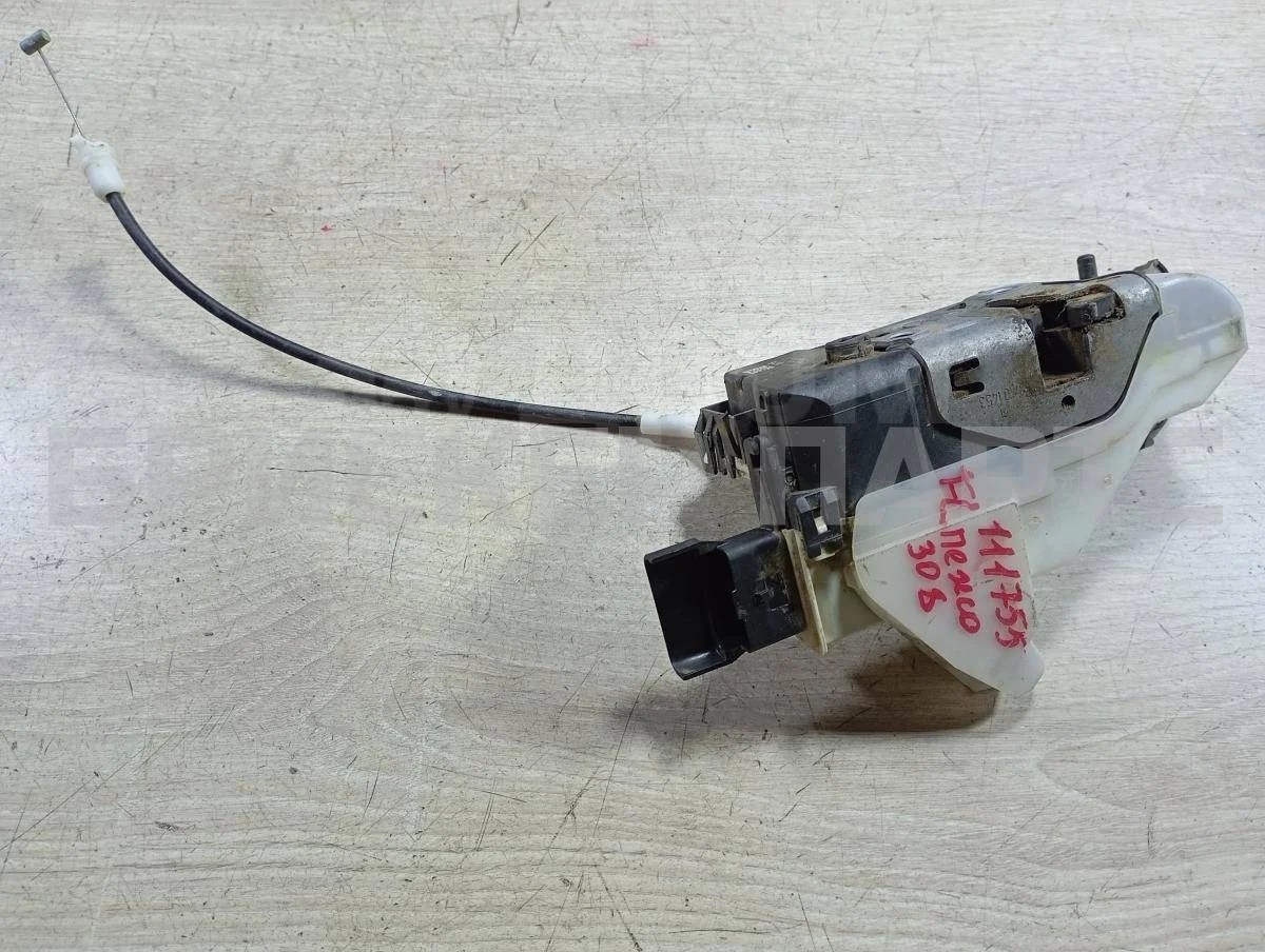 Замок водительской двери Пежо 308