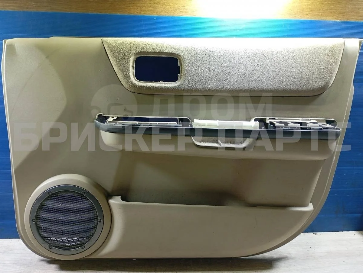 Обшивка двери пер Ниссан Икс-Трейл 1  T30