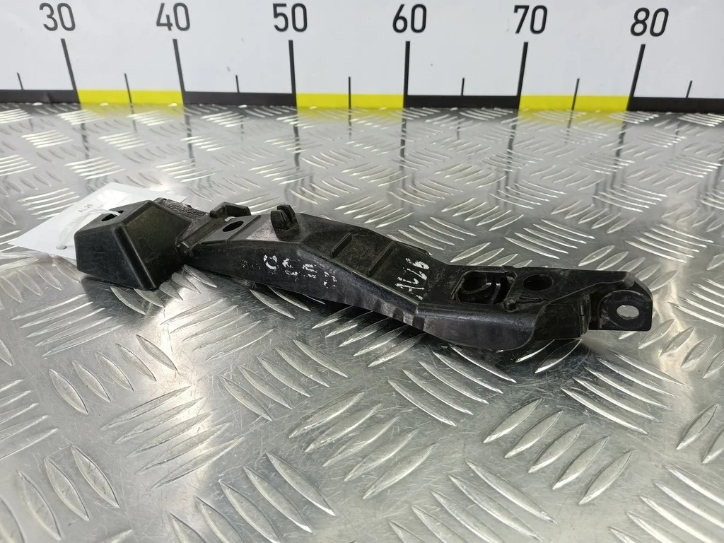 Кронштейн бампера передний Kia Ceed ED (2006—2010)