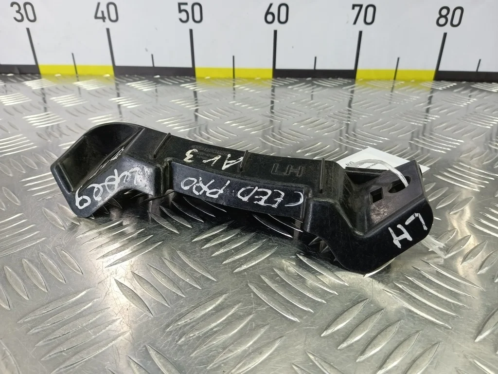 Кронштейн бампера передний Kia Ceed ED рестайлинг