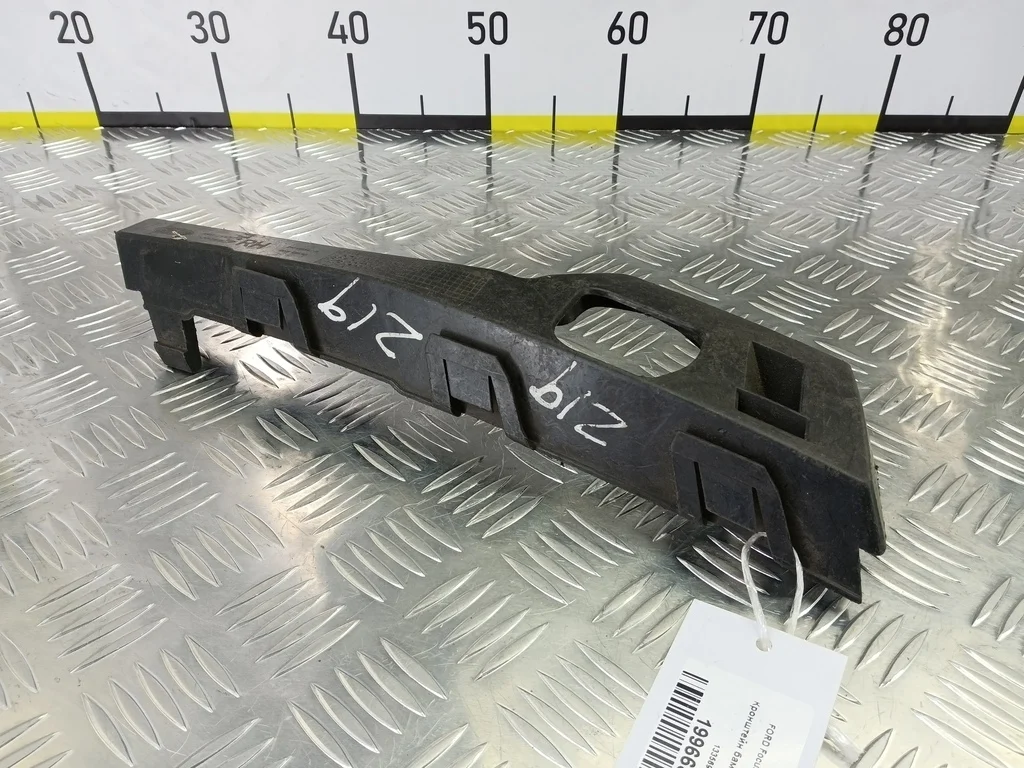 Кронштейн бампера передний FORD Focus II (2005—20