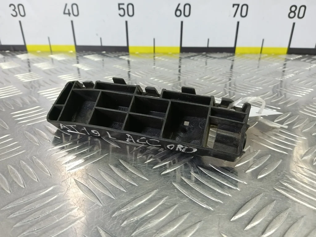 Кронштейн бампера передний HONDA Accord VIII (200