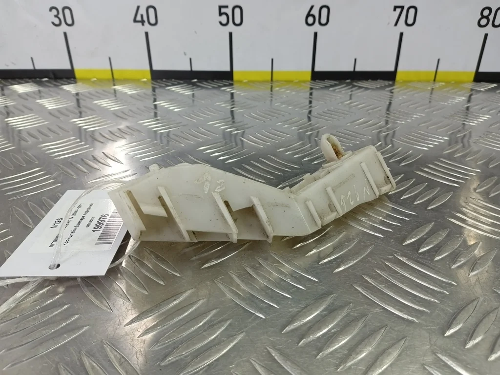 Кронштейн бампера передний MITSUBISHI PAJERO IV (