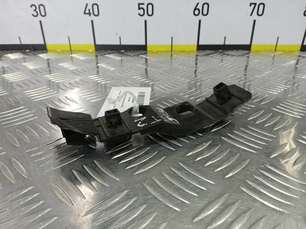 Кронштейн бампера передний Hyundai GETZ I (2002—2