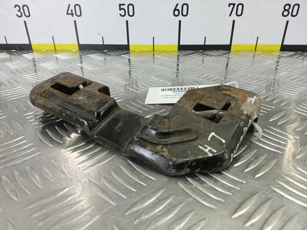 Кронштейн бампера передний Hyundai TUCSON I (2004