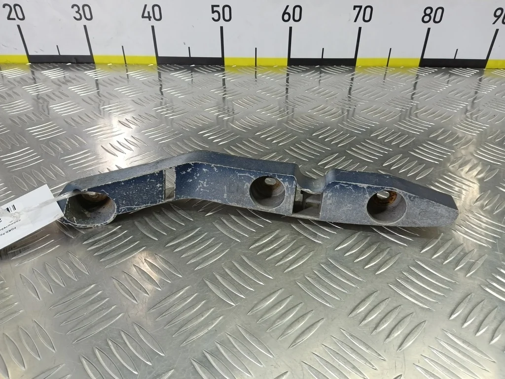 Кронштейн бампера передний FORD Focus II (2005—20