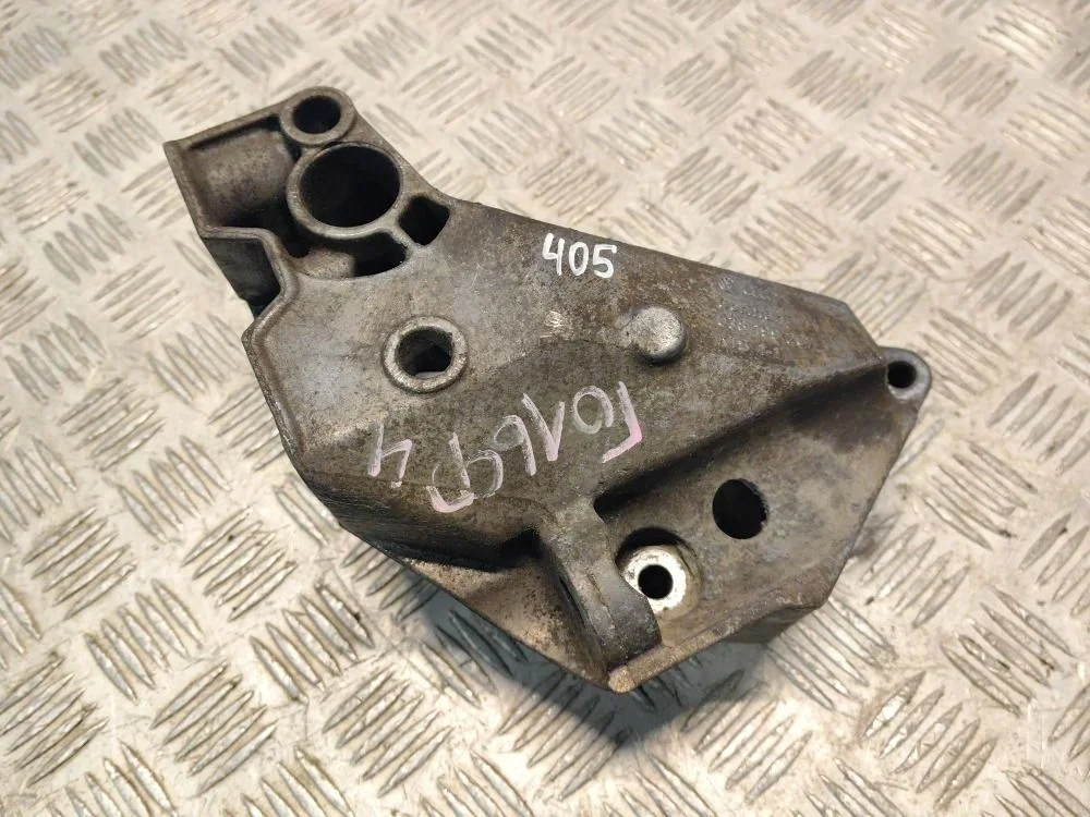 Кронштейн двигателя правый Volkswagen Golf 4