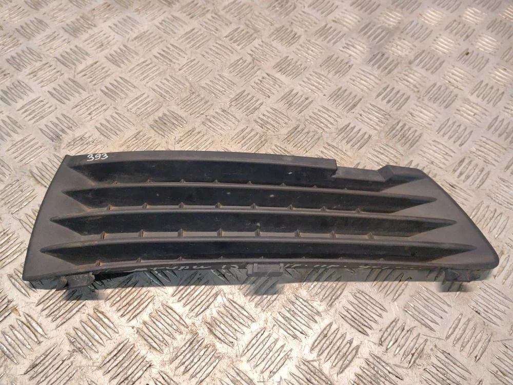 Заглушка бампера переднего Opel Zafira B