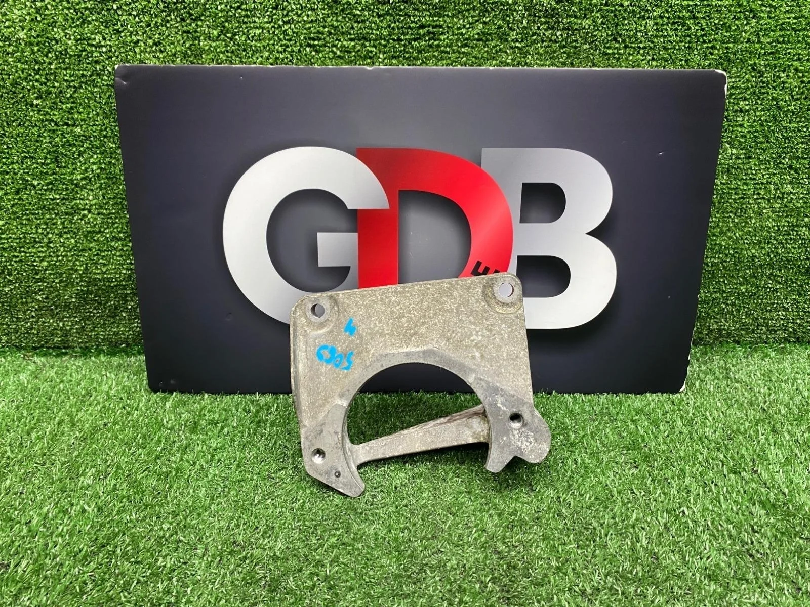 Кронштейн двигателя BMW 5 series 04.10.2004 22116761117 E60 M54B25, передний левый