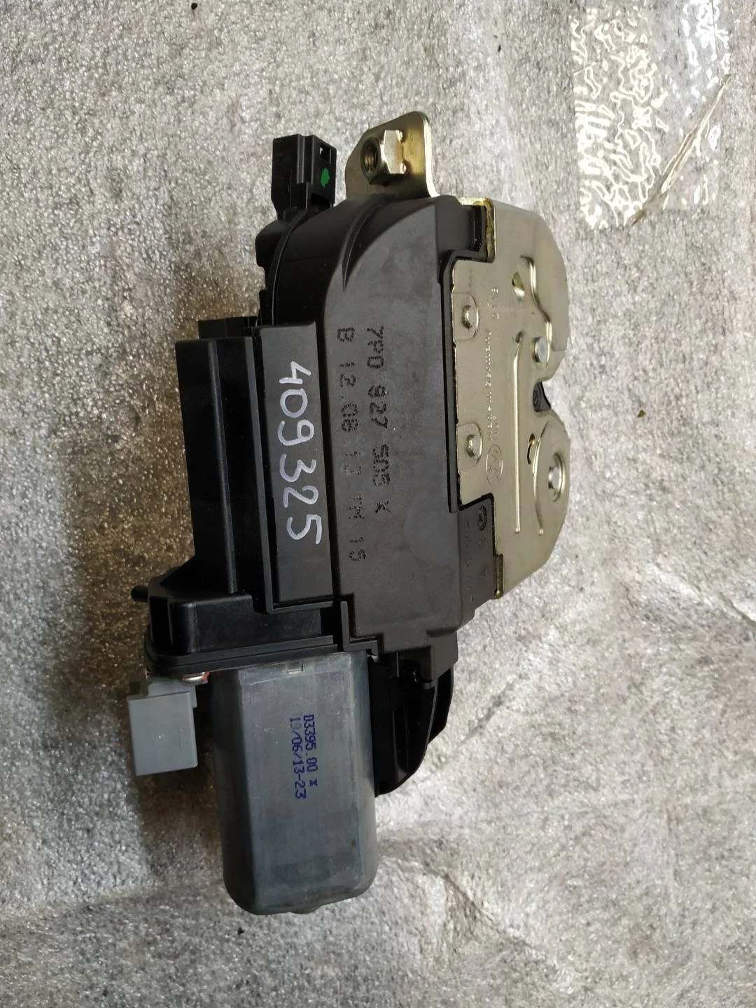 замок багажника Volkswagen Touareg 2 7P6 2014