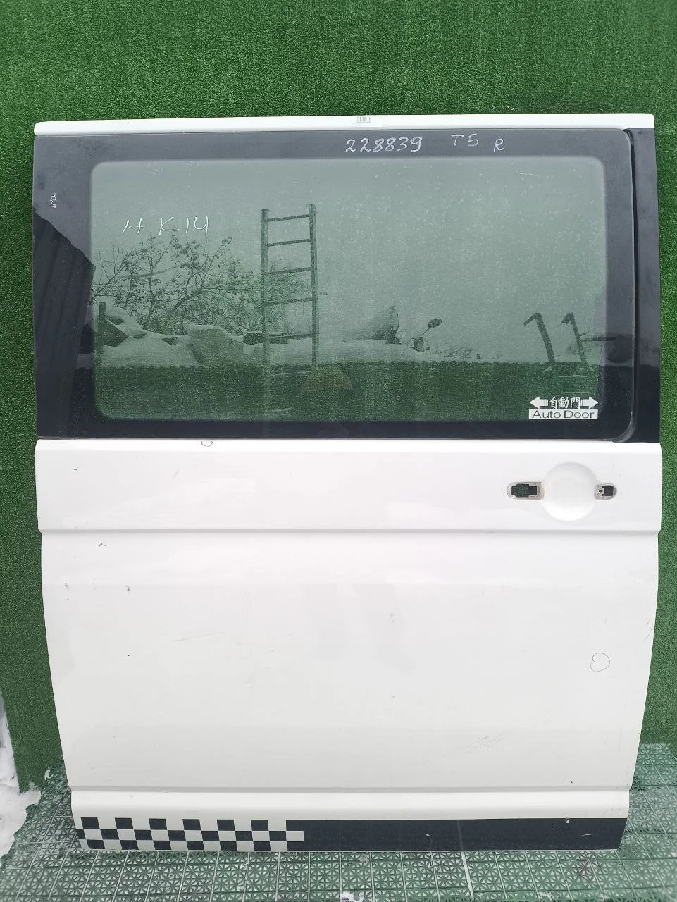 Дверь VOLKSWAGEN TRANSPORTER T5/T6 2003- сдвижная (с вырезом под стекло) правая белая б/у TRANSPORTER T5(2003-2015);TRANSPORTER T6(2015-