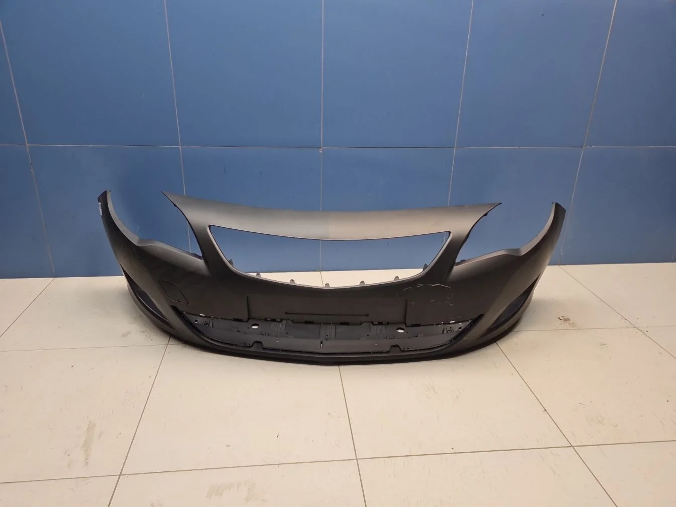 Бампер передний для Opel Astra J 2009-2017