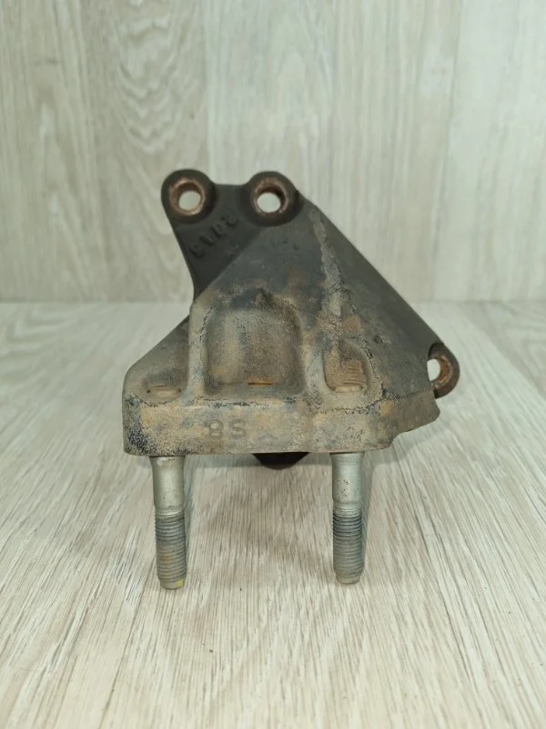 Кронштейн двигателя Hyundai Solaris 216702B100 1, правый