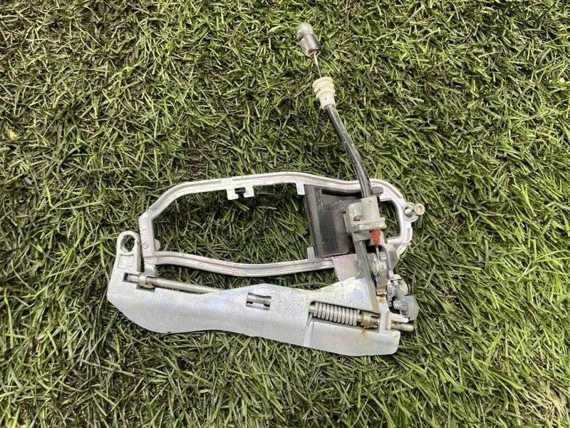 Кронштейн ручки двери BMW X5 2005 51218243615 E53 M54B30, передний левый