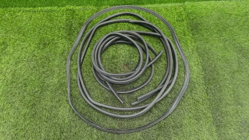 Уплотнитель двери BMW 5 1998 51727122433 E39 M62B44