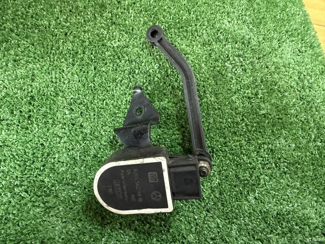 Датчик положения кузова mercedes a0045429918 ориг